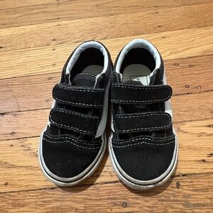 Vans velcroo toddler sneakers Size 5